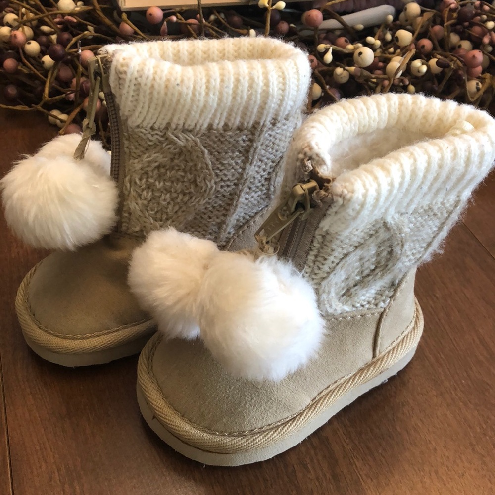 🍄EUC POM POM Boots!! Size 2 Toddler